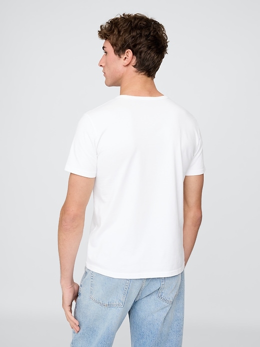 schmal geschnittenes t-shirt