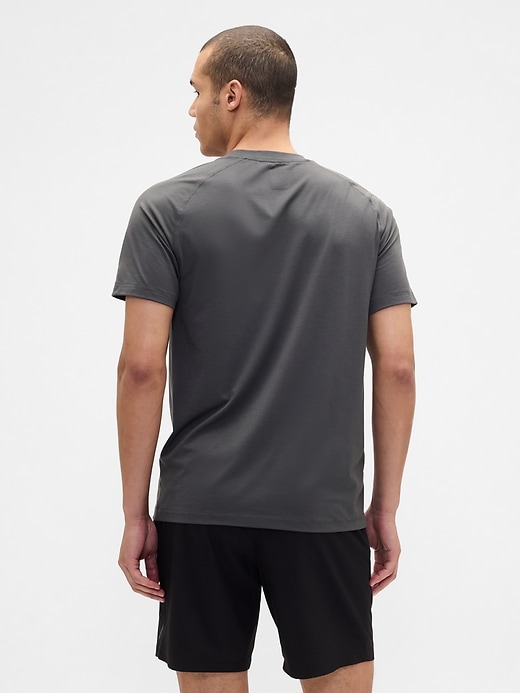 gapfit performance-t-shirt
