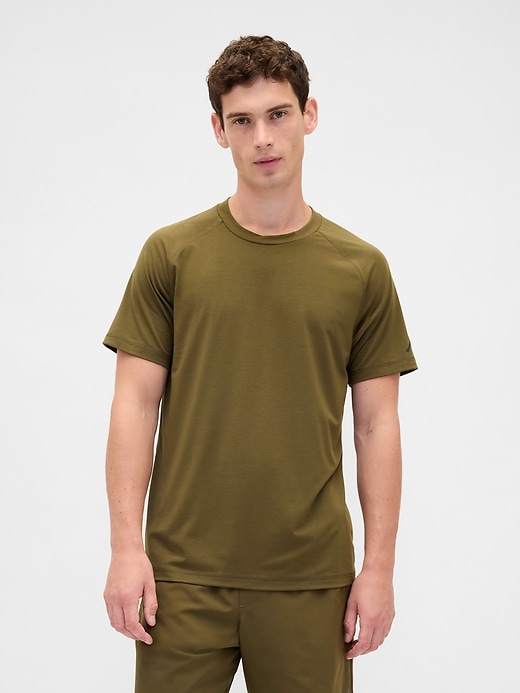 gapfit performance-t-shirt