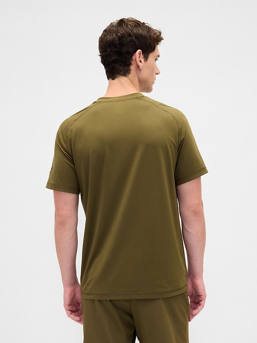 gapfit performance-t-shirt