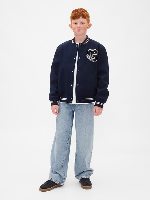 bomberjacke mit college-logo für kinder