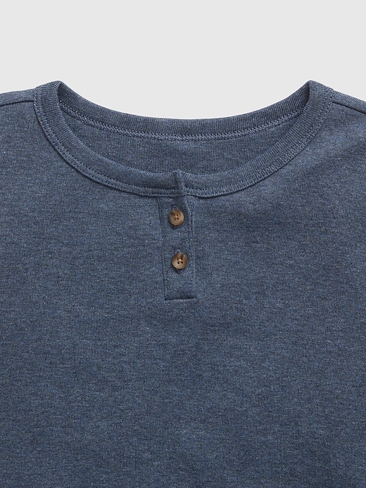 kinder-pyjama-set aus bio-baumwolle mit henley-muster