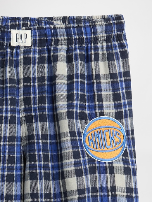 kinder-schlafanzughose aus recyceltem flanell mit nba-motiv der new york knicks