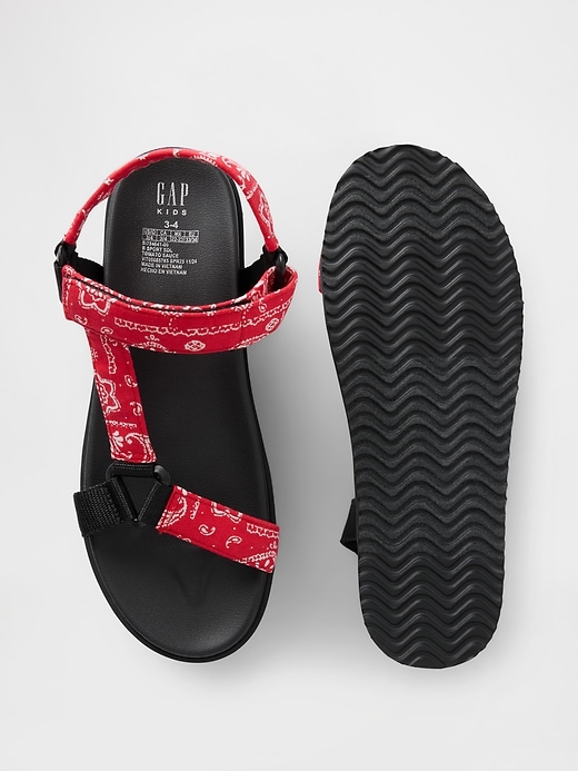 kinder-sandalen aus canvas mit riemen
