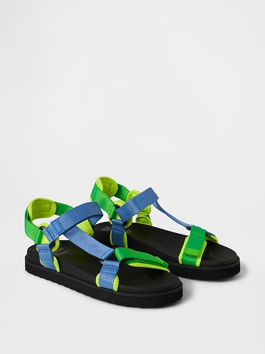 kinder-sandalen aus canvas mit riemen