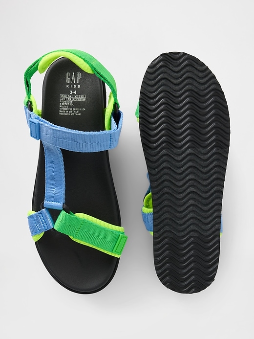 kinder-sandalen aus canvas mit riemen