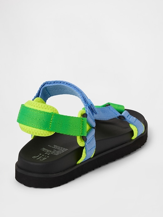 kinder-sandalen aus canvas mit riemen