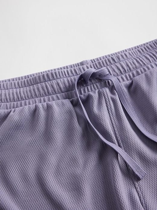 gapfit tech shorts aus recyceltem mesh für kinder