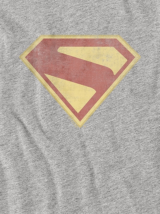 kinder-t-shirt mit superman-2025-logo vollfarbigem used-look-grafik