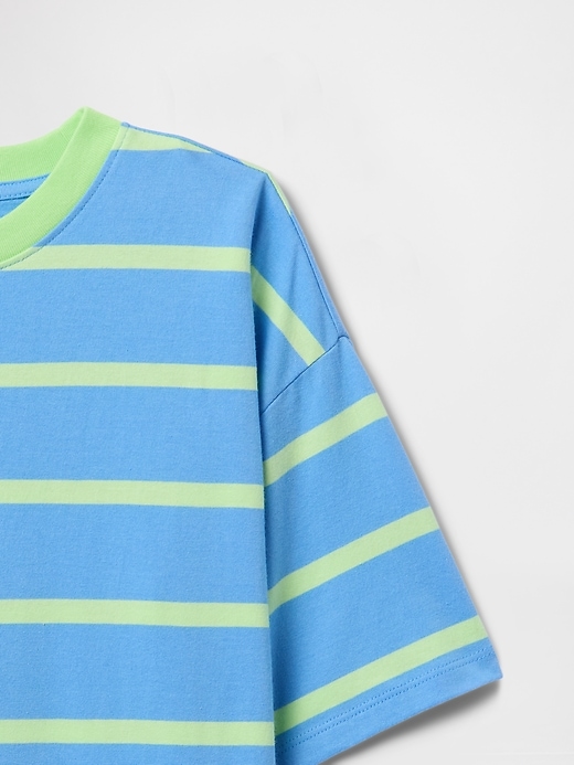 kinder-t-shirt mit lockerer passform