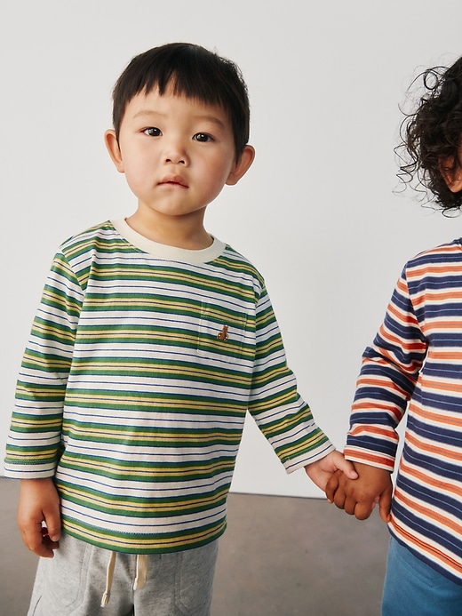 baby- und kleinkind-t-shirt mit tasche zum kombinieren