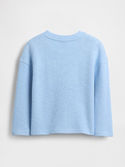 baby- und kleinkind-t-shirt mit rippstricktasche