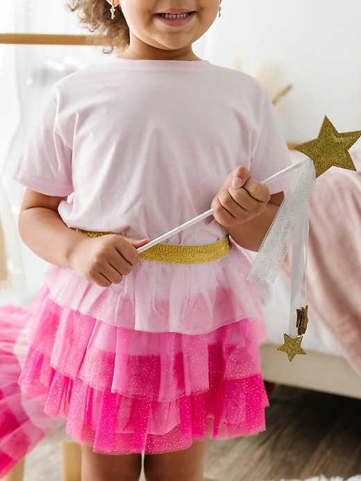 süßes zartrosa blütenblatt-tutu