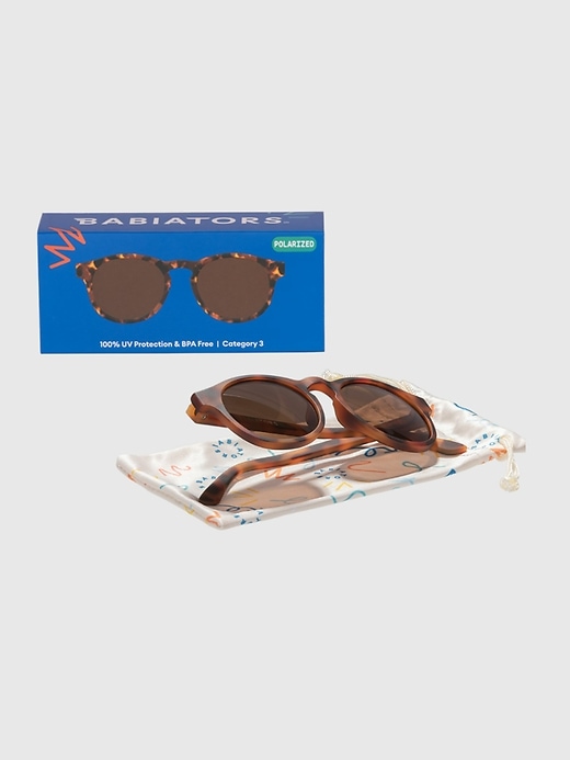 babiators polarisierte sonnenbrille mit schlüssellochausschnitt für kleinkinder und kinder