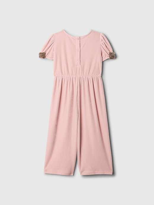 baby- und kleinkind-overall aus velours mit schleifenärmeln