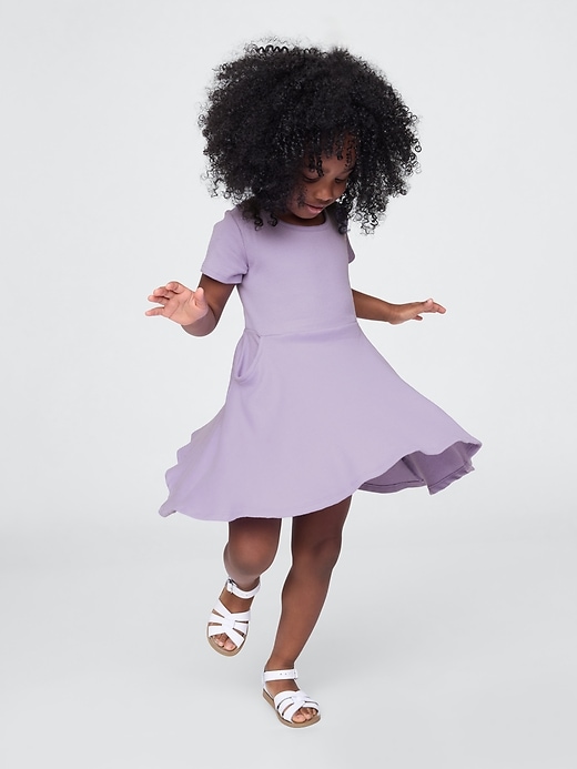 baby- und kleinkind-drehkleid zum kombinieren