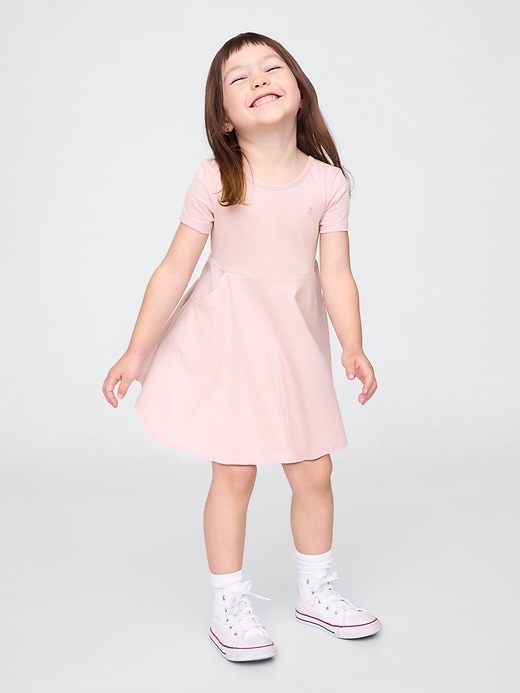 baby- und kleinkind-drehkleid zum kombinieren