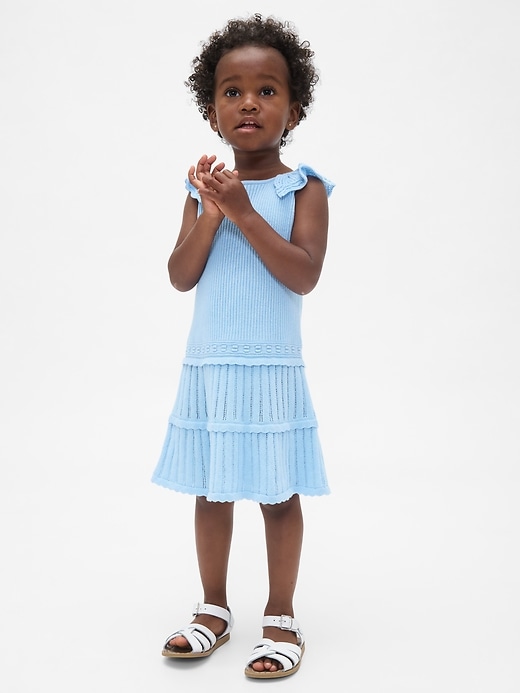 baby- und kleinkind-strickkleid mit tiefer taille
