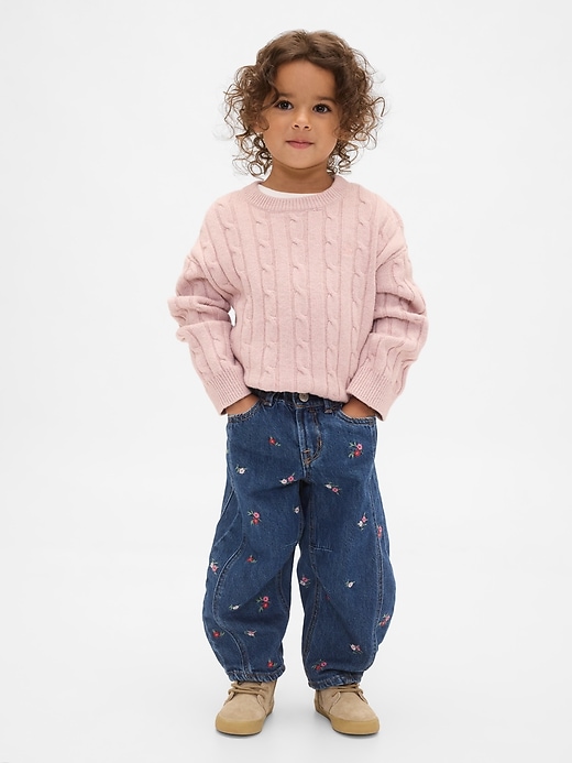 baby- und kleinkind-jeans mit blumenmuster und hufeisenmuster