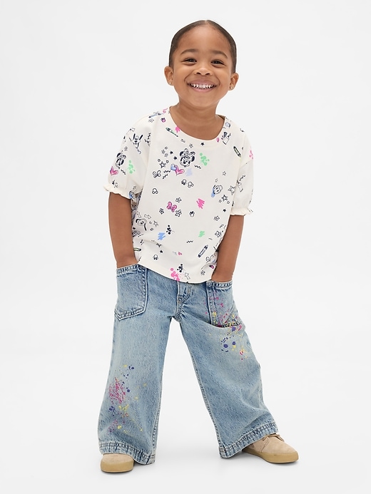 baby- und kleinkind-jeans zum hineinschlüpfen locker sitzend und mit weitem bein