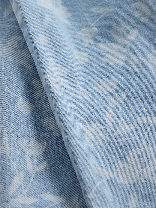 baby- und kleinkind-jeans mit schmetterlingsmuster