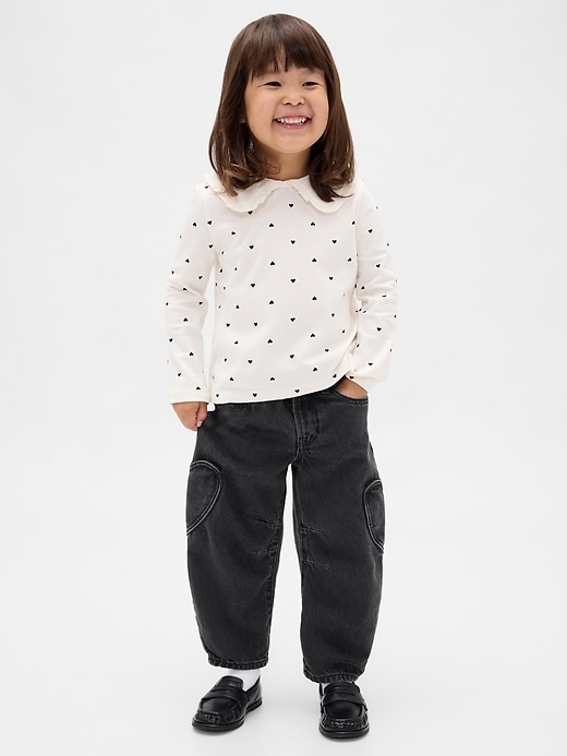 baby- und kleinkind-jeans mit herzchentasche und hufeisenmuster