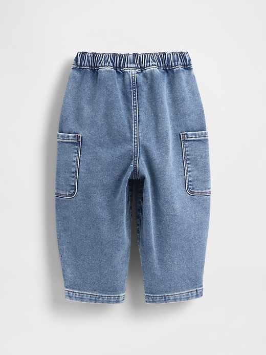 baby- und kleinkind-strickjeans im barrel-stil