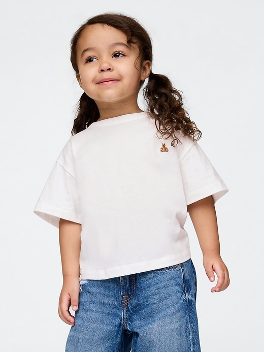 Übergroßes t-shirt für babys und kleinkinder