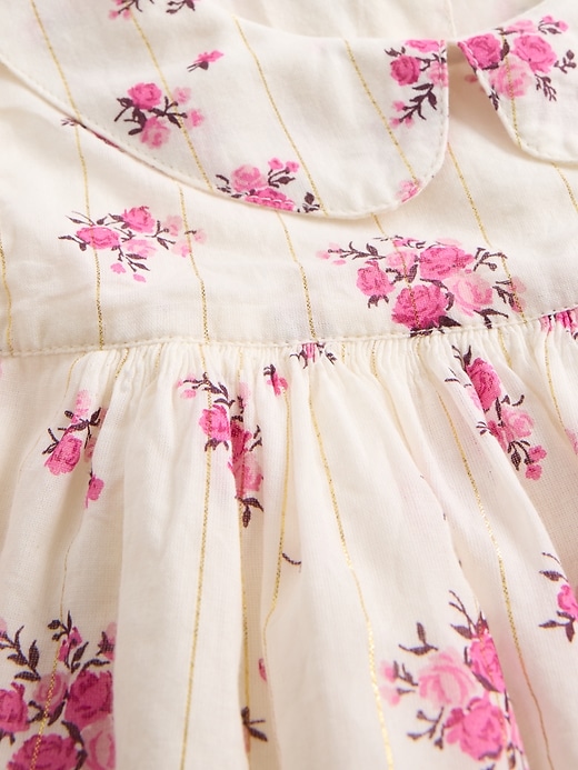baby- und kleinkind-top mit puffärmeln und blumenmuster