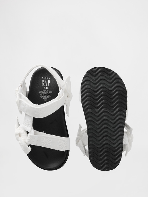 kleinkind-sandalen aus canvas mit riemen