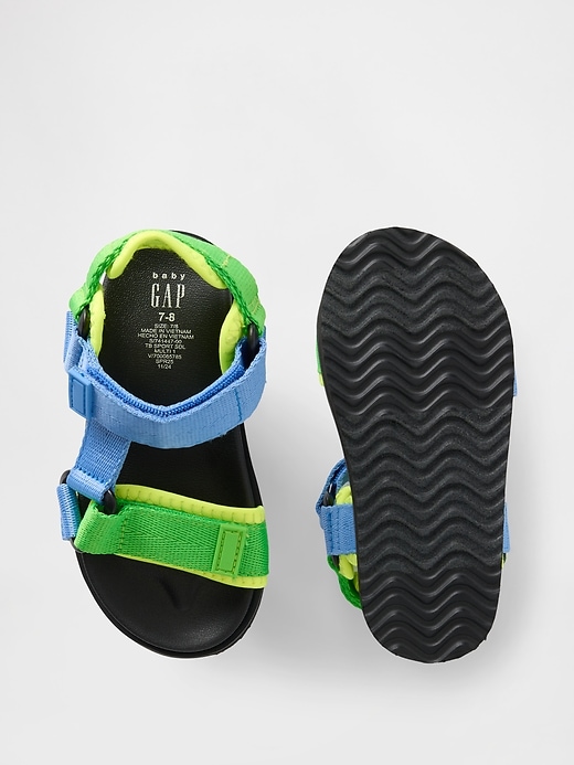 kleinkind-sandalen aus canvas mit riemen