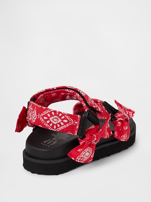 kleinkind-sandalen aus canvas mit riemen