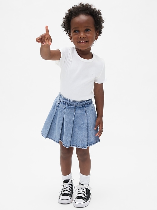 baby- und kleinkind-jeansrock mit falten