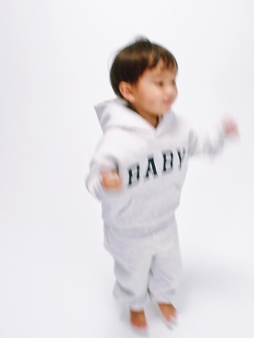 gap × sandy liang baby- und kleinkind-hoodie im vintagesoft-stil mit logo
