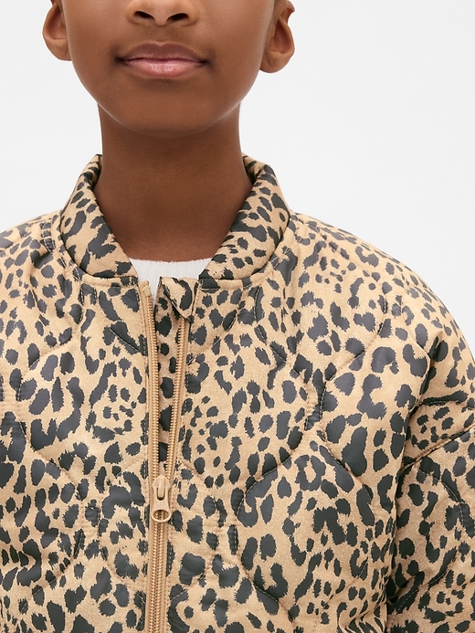 leichte gesteppte kinderjacke aus recyceltem material