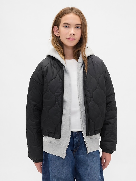 leichte gesteppte kinderjacke aus recyceltem material