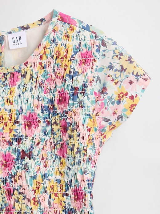 kinderkleid mit smok-einsatz und blumenmuster