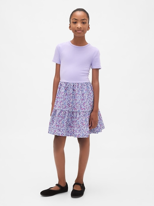 kinderkleid aus verschiedenen materialien mit volant