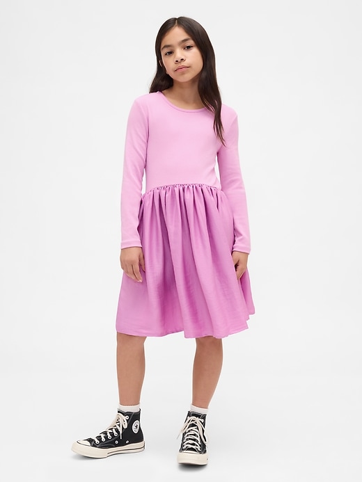 modernes mixed-media-kleid für kinder
