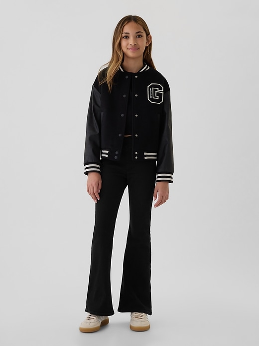 kinder-high-rise-crossover-schlagjeans im 70er-jahre-stil