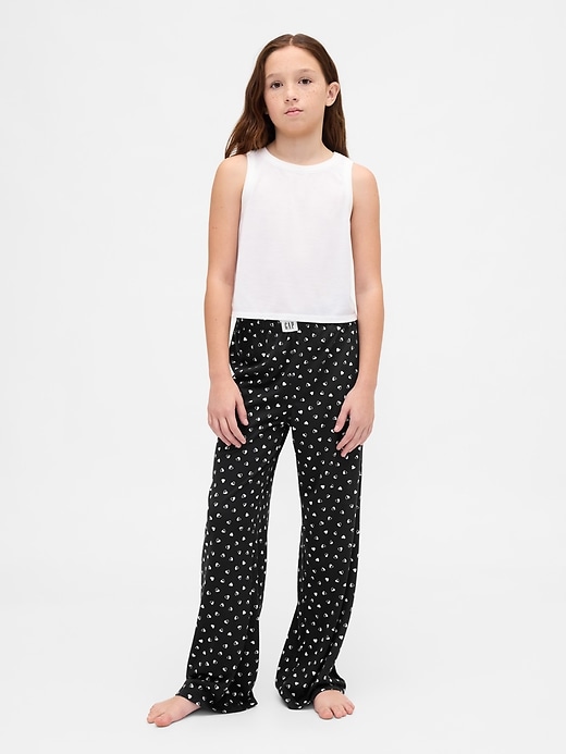 kinder-pyjama-set aus recyceltem material
