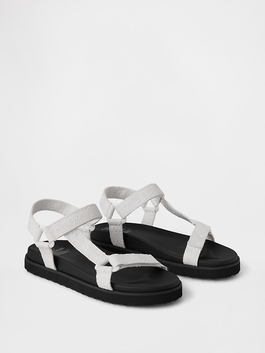 kinder-sandalen aus canvas mit riemen