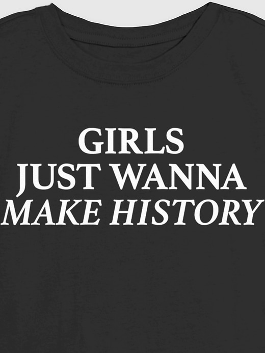 t-shirt mit aufdruck „mädchen wollen geschichte schreiben
