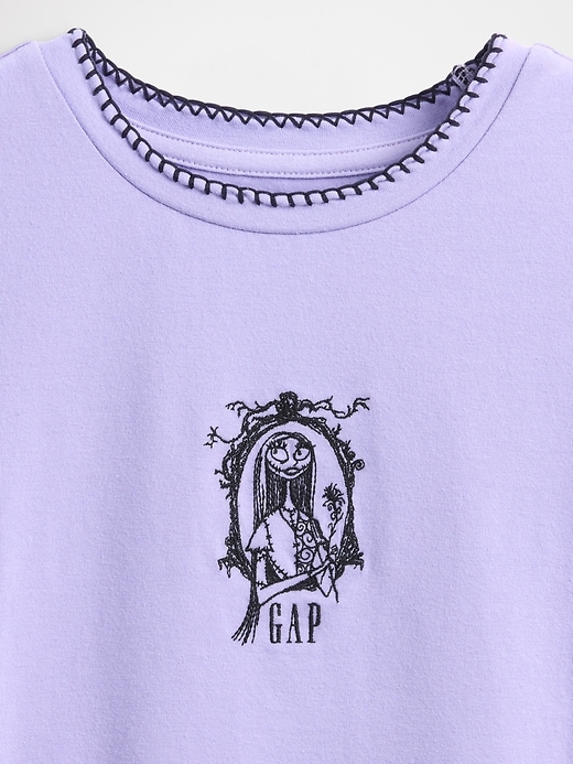 gap × disney tim burtons „nightmare before christmas kinder-t-shirt mit verkleinerter grafik